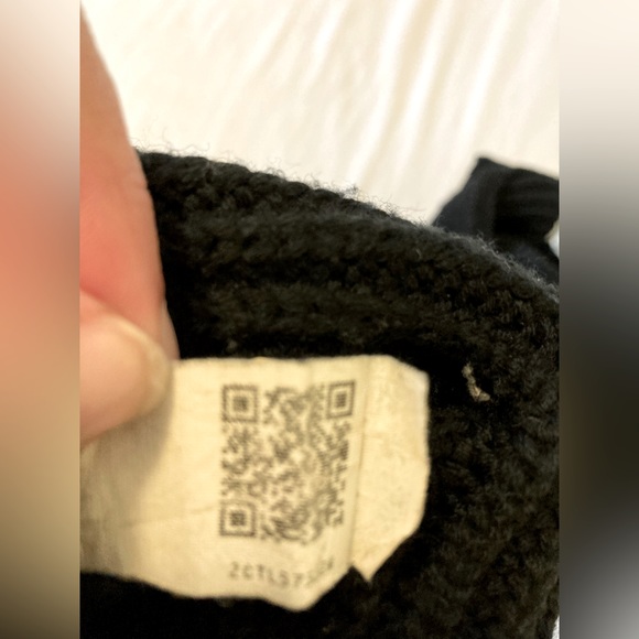 UGG Classic Cardy Wool Knit Mid-calf Botton Boots, Black, size 6 Women’s - Picture 4 of 9